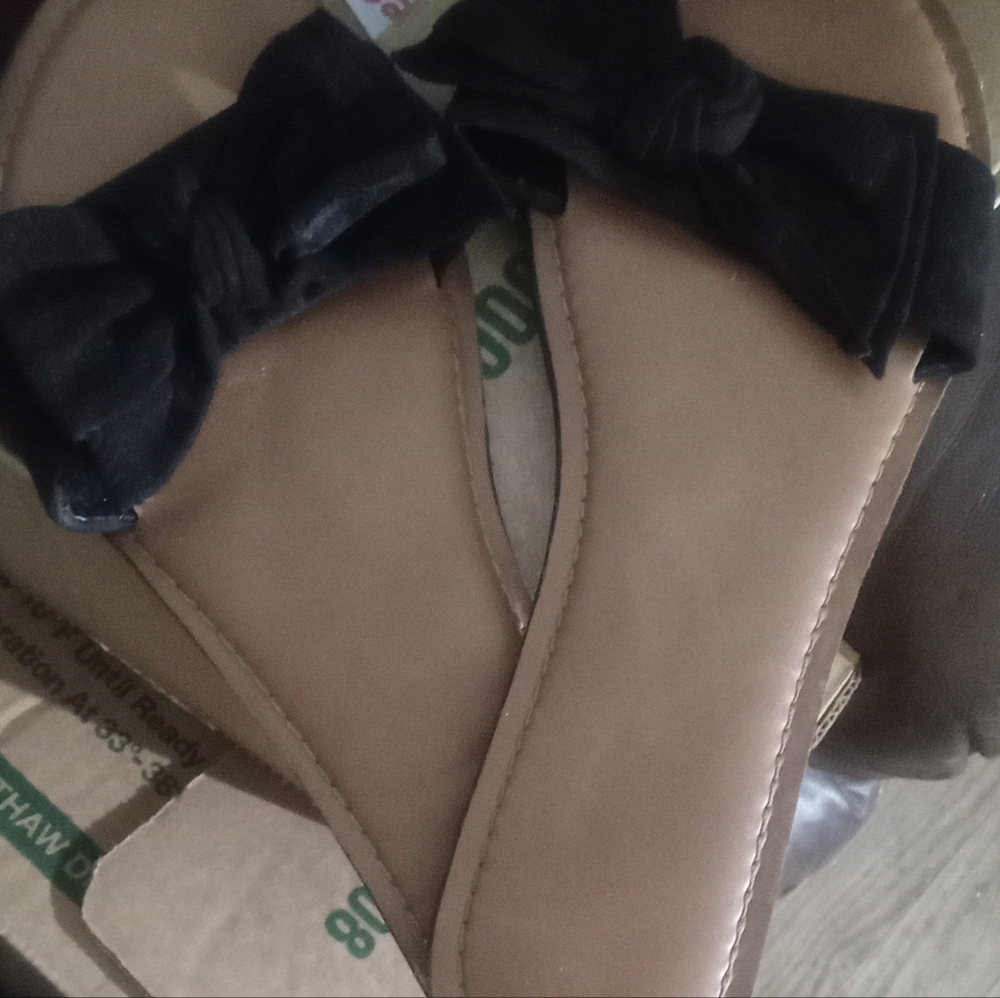 Flat time tru sandals with bows